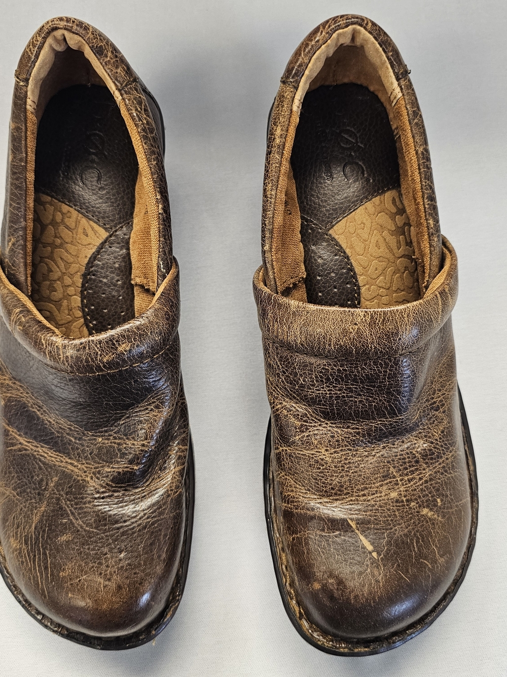 b.o.c. Distressed Brown Leather Slip-On Clogs BC 4633 Size 7 / 38